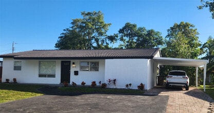 Building Photo - 610 NW 38th Ct