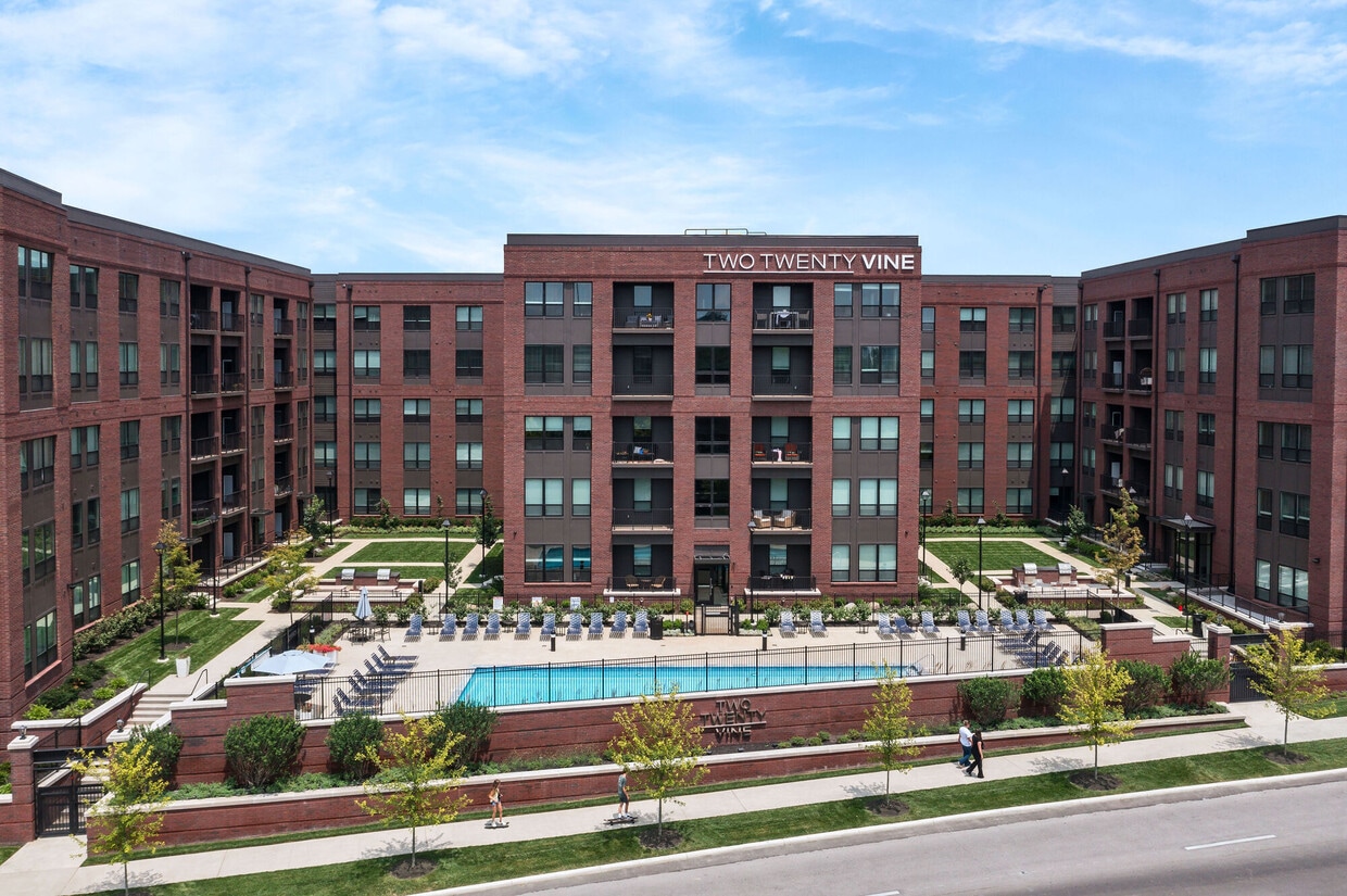 Primary Photo - Two Twenty Vine