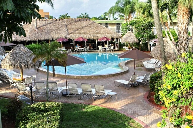 Building Photo - 2555 Tamiami Trail N