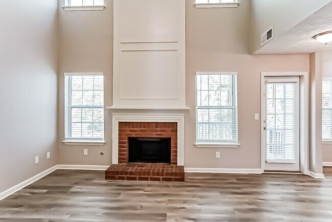 Foto del edificio - 7144 Springchase Way