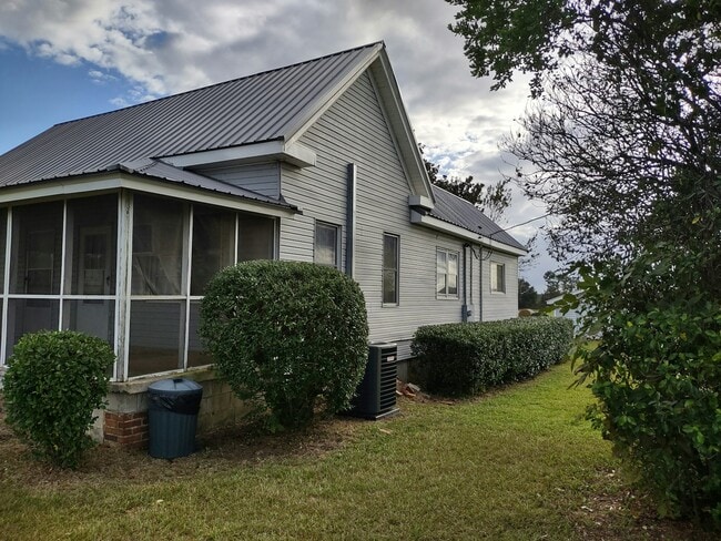 Building Photo - 3269 Georgia 296