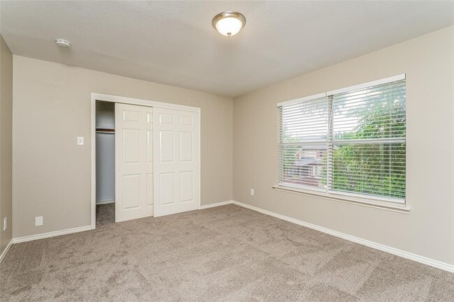 Building Photo - 735 Ridgemont Dr