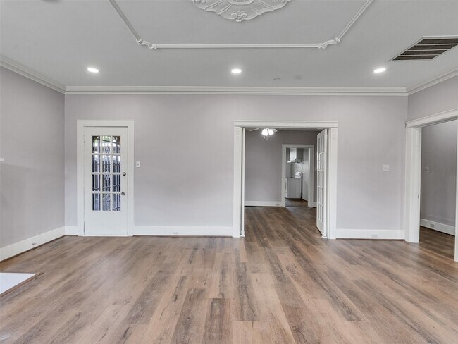 Foto del edificio - 4625 Bell St