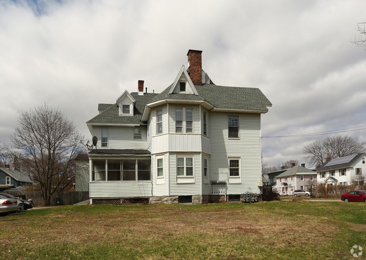 132134 E Housatonic St, Pittsfield, MA 01201 132134 E Housatonic St