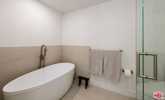 Foto principal - 4350 Via Dolce Apt #210, Marina del Rey, C...