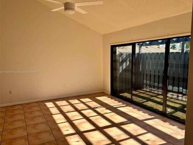Foto del edificio - 1626 N 15th Ave
