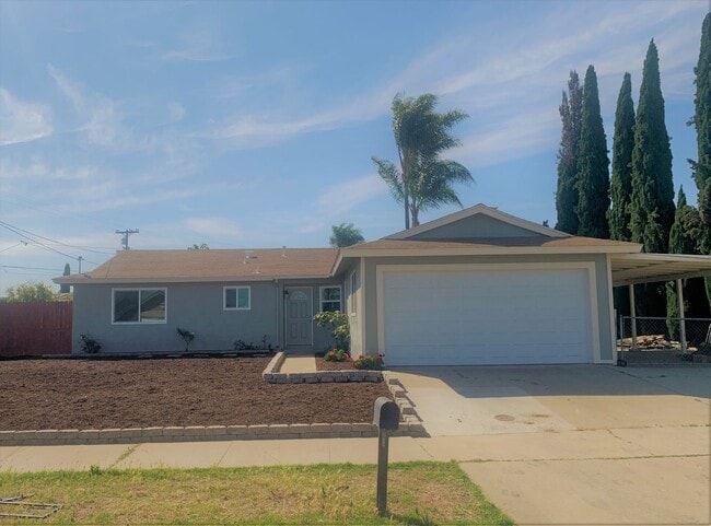 Building Photo - Fantastic 4 bed/2 bath home w/private back...