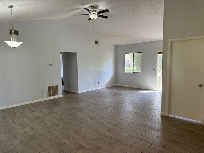 Building Photo - 39 Bannerwood Ln