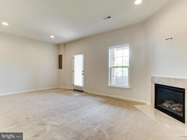 Building Photo - 25111 Sweet Myrtle Square