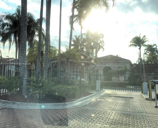 Foto del edificio - 18324 NW 68th Ave