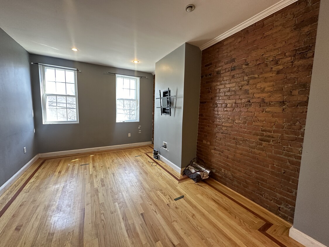 Primary Photo - 66 Beacon St