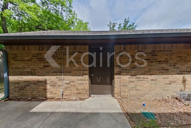 Foto del edificio - 2140 Woodnote Ln