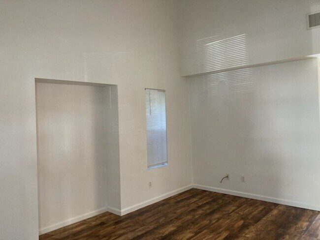 Building Photo - **Home Sweet Home**