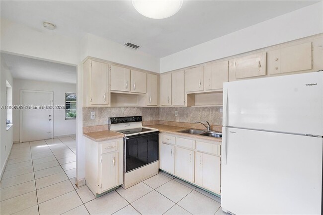 Foto del edificio - 5831 Taylor St