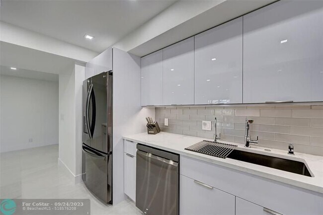 Building Photo - 3090 N Course Dr