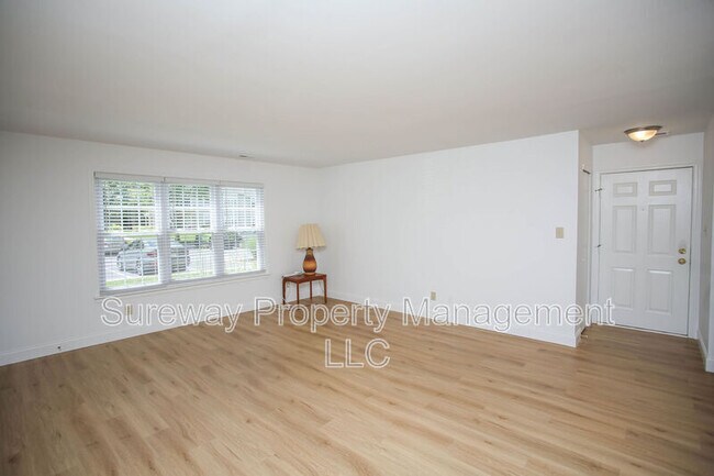 Foto del edificio - 1801A Sedgefield Dr