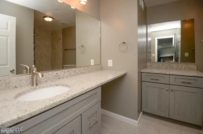 Foto del edificio - 2 br, 2 bath Condo - 46622 Drysdale Ter # 301