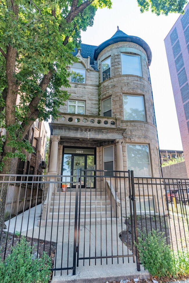 3927 N Clarendon Ave Unit 1R, Chicago, IL 60613 Apartments 3927 N Clarendon Ave Chicago, IL