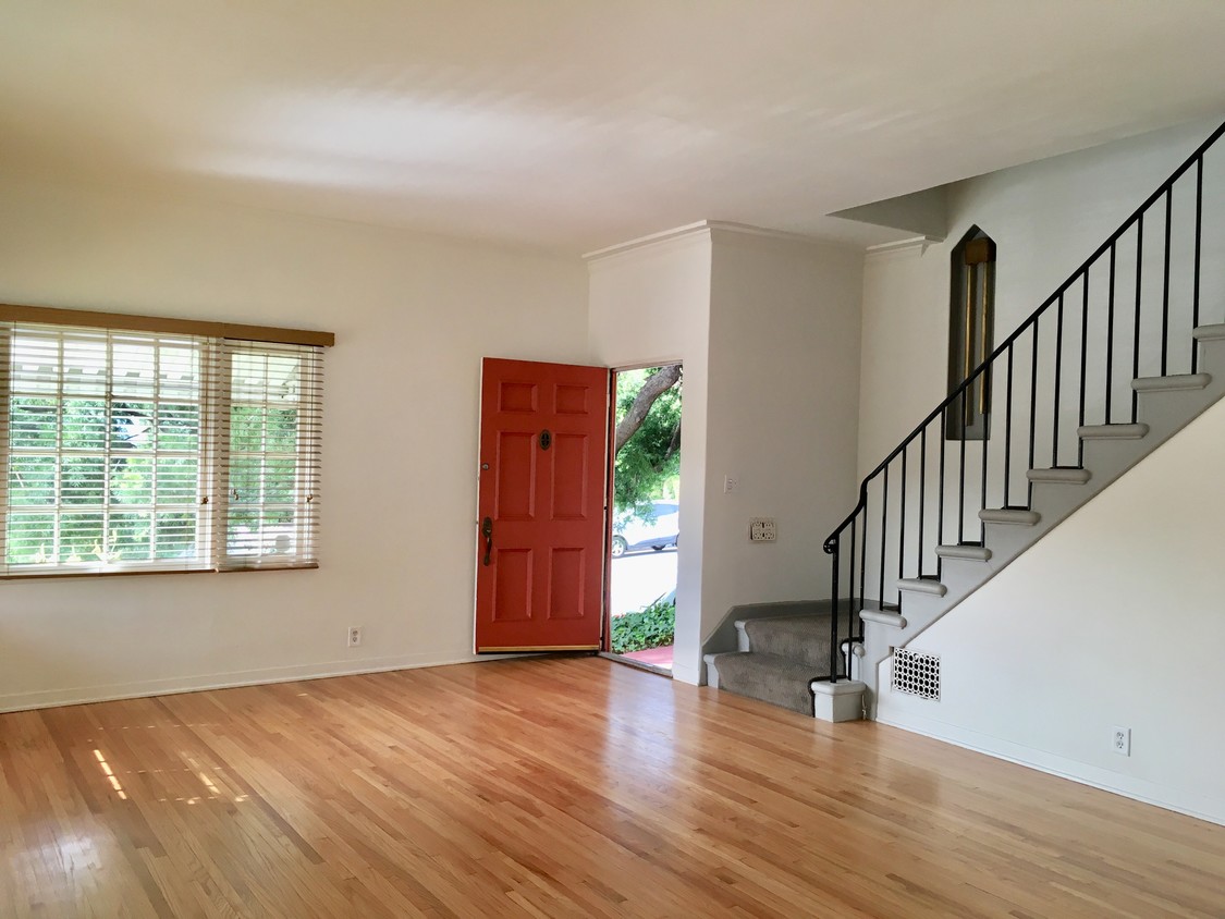 Living Room - 3136 Griffith Park Blvd