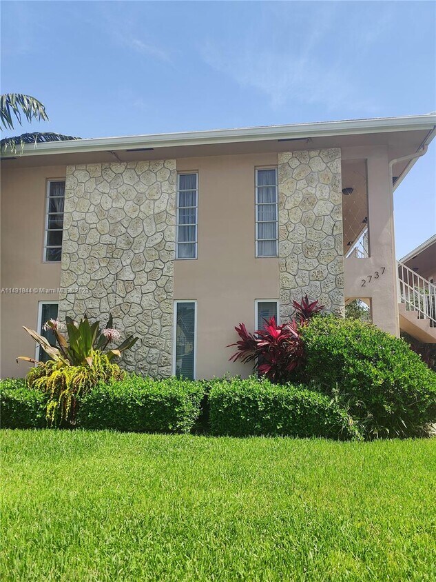 Foto del edificio - 2737 NE 28th St