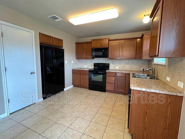 Building Photo - 1112 Roanoke Dr