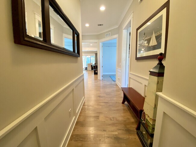 Building Photo - Furnished, Hampton Lake Home Available for...