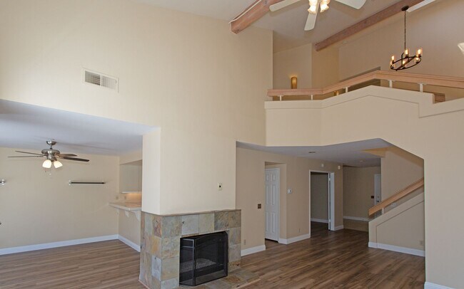 Building Photo - Gorgeous Townhome in Laguna Del Mar Community!