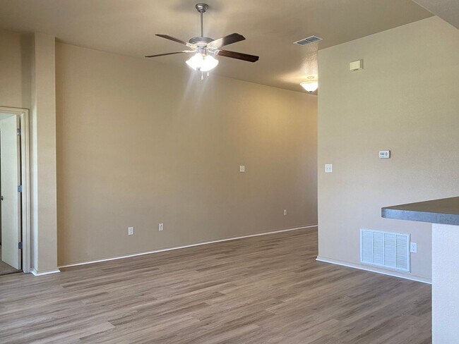 Foto del edificio - 3 Bedroom Conveniently Located
