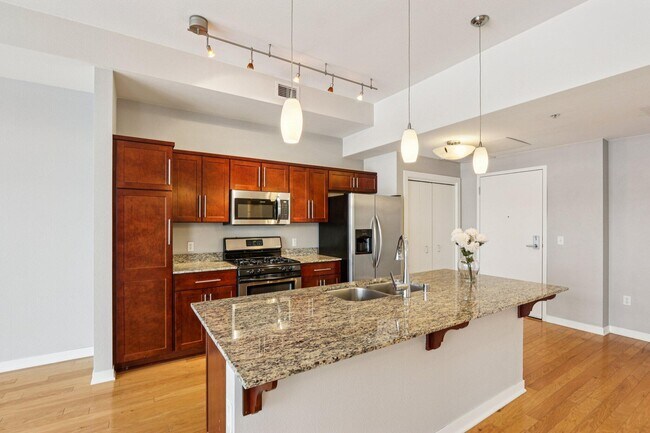 Building Photo - 106 W Seeboth St