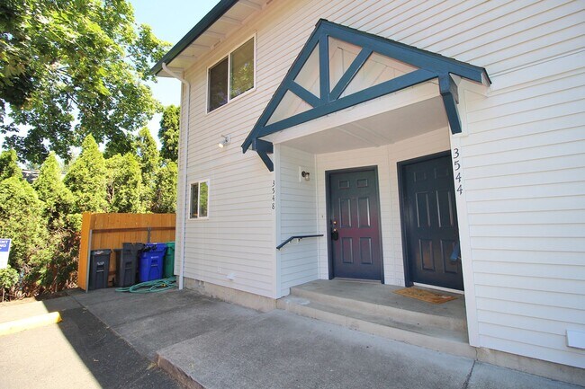 Foto del edificio - 3548-3548 NE 102nd Ave