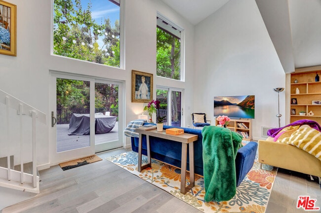 Building Photo - 3906 Alta Mesa Dr