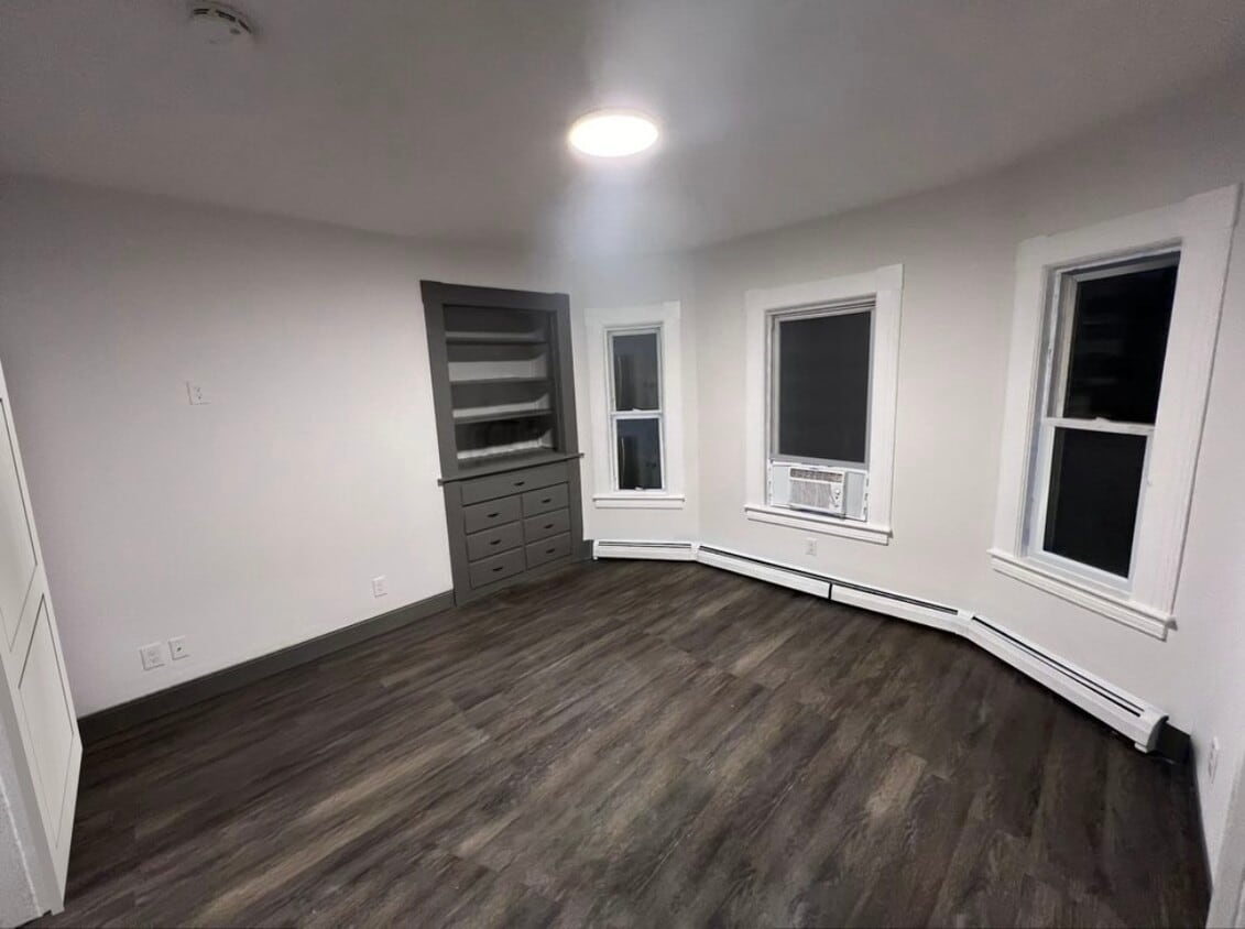 Living - 197 White St
