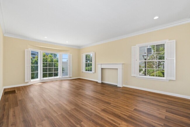 Foto del edificio - 8724 Shoreham Dr