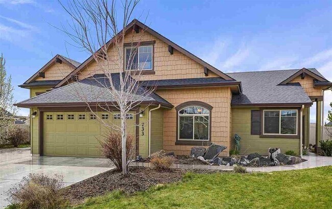 Building Photo - 733 N Foudy Pl