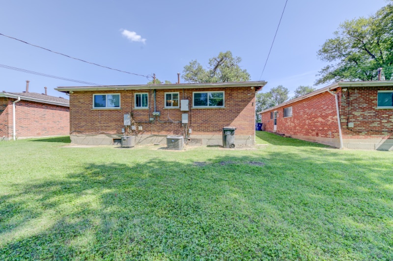 Building Photo - 10770 Tropic Dr