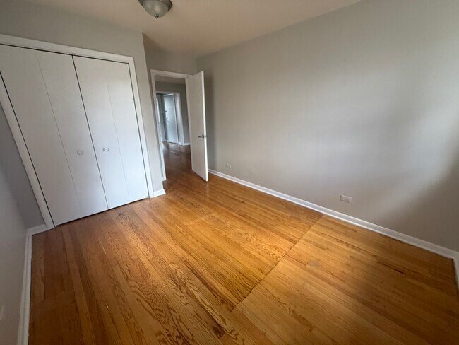 Foto del edificio - 4811 W Warwick Ave