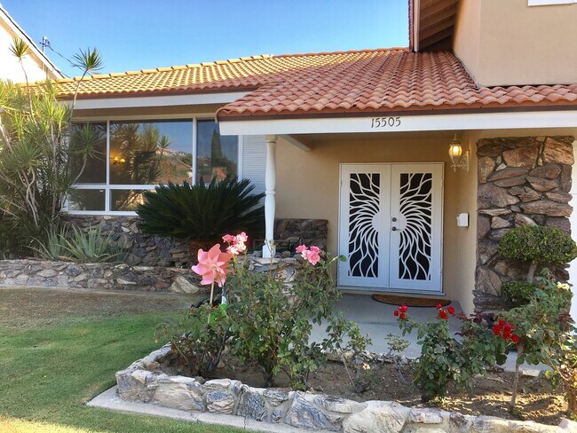 Foto del edificio - Spacious Hacienda Heights Home with a Pool