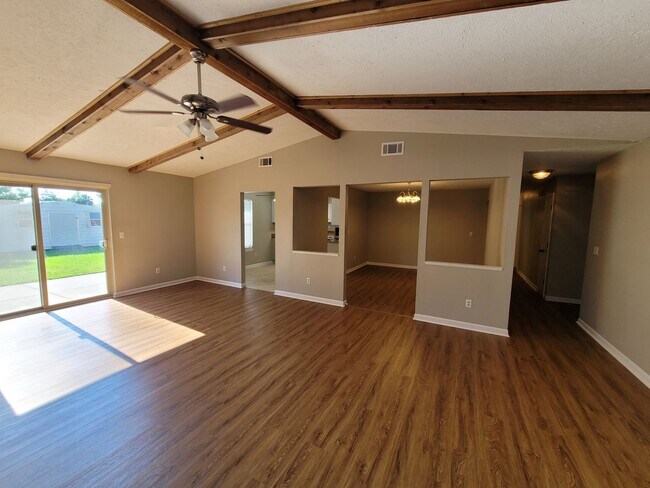 Foto del edificio - Callaway 3 bedroom 2 bath home with 2 car ...