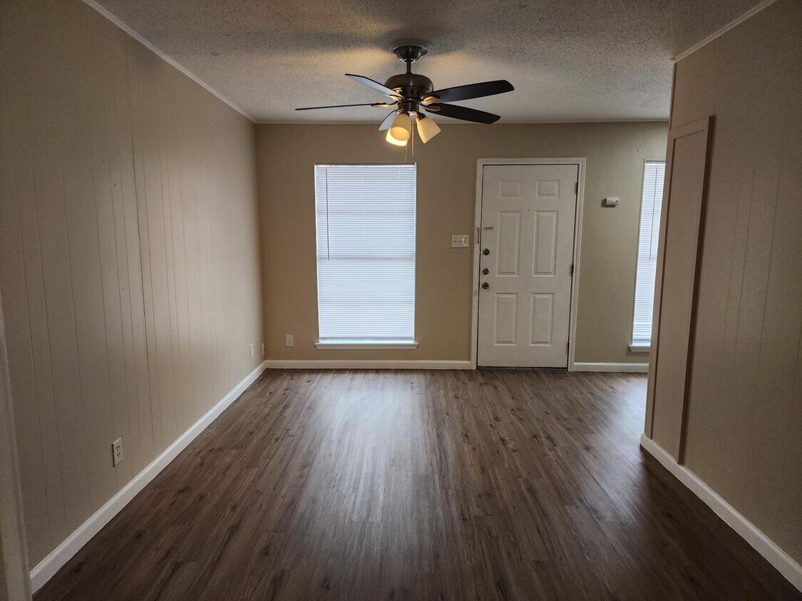 Foto principal - 7101 Guadalupe St