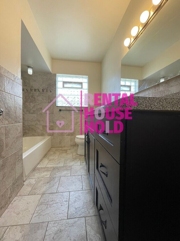 Foto principal - 15368 Hubbell Ave