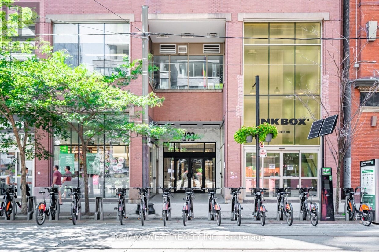 Photo principale - 393-393 King St W