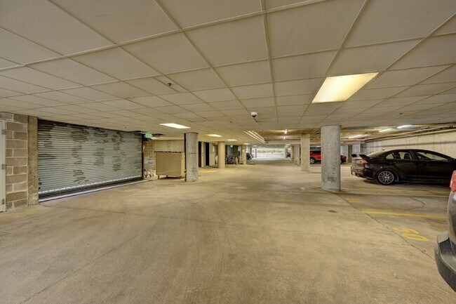 Foto del edificio - 1BR/1BA Comfortable Condo in Montclair Nei...