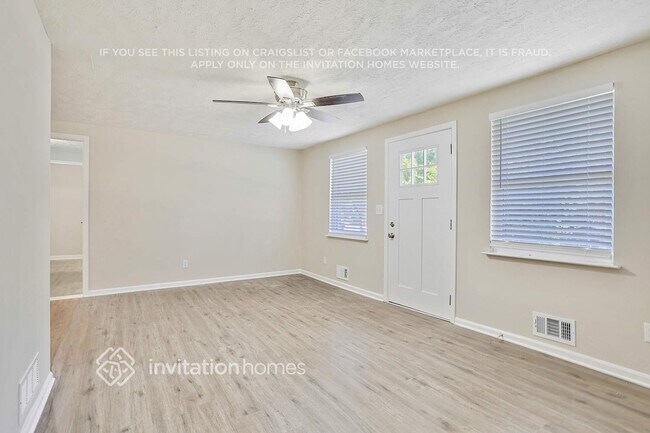 Foto del edificio - 6265 Lakeview Dr
