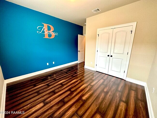 Building Photo - 114 Clover Leaf Dr