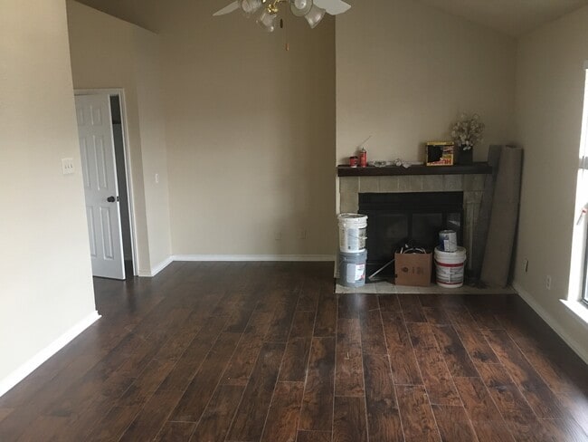 Building Photo - 7043 Holly Hill Dr