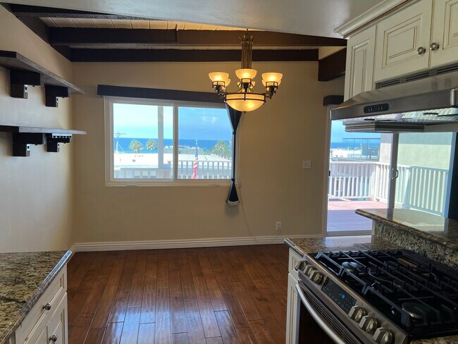 Foto del edificio - 1075 Monterey Blvd
