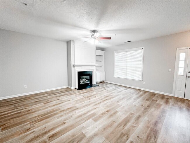 Foto del edificio - 139 Riverstone Commons Cir