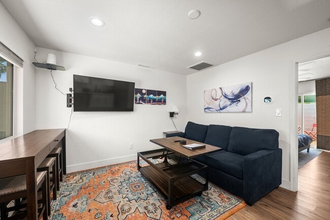Photo - 1110 E Polk St Apartment