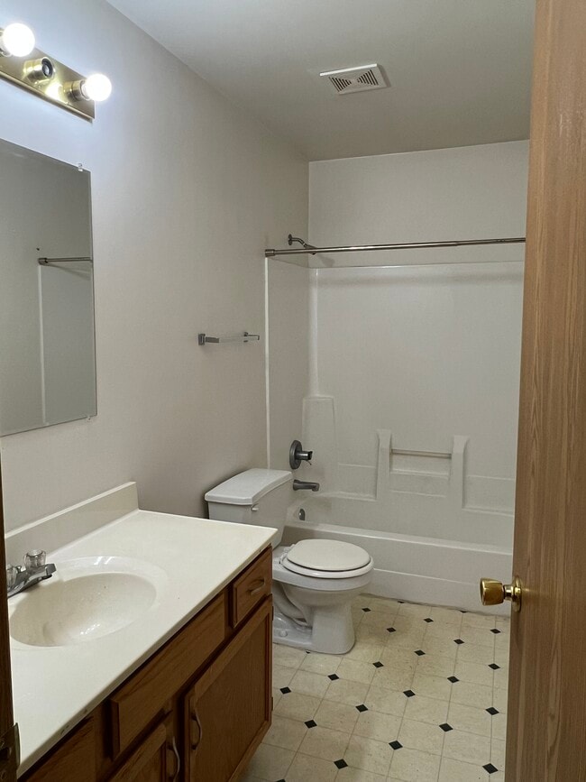 Foto del edificio - 1155 N Indiana St