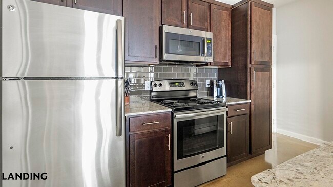 Foto del edificio - 4300 Cromwell Dr
